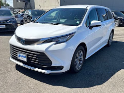2022 Toyota Sienna LE